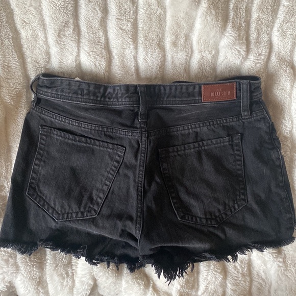 Black Hollister High Rise Mom Shorts - Picture 2 of 3